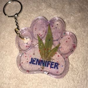 Custom epoxy paw keychain JENNIFER with my favorite leaf 🍁